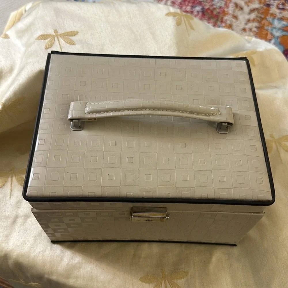 Velvet Lined 3 Drawer Jewelry Box / Organizer w/ Ring Tray and Necklace Belt.